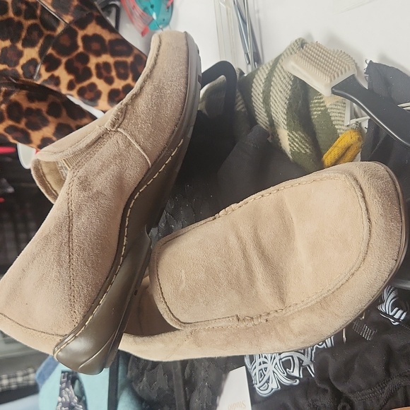 Hush Puppies - Picture 2 of 2